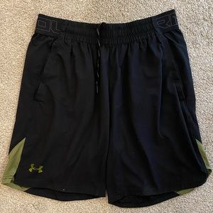 Mens - Under Armour - Fitted HeatGear Athletic Shorts - size Large - Black